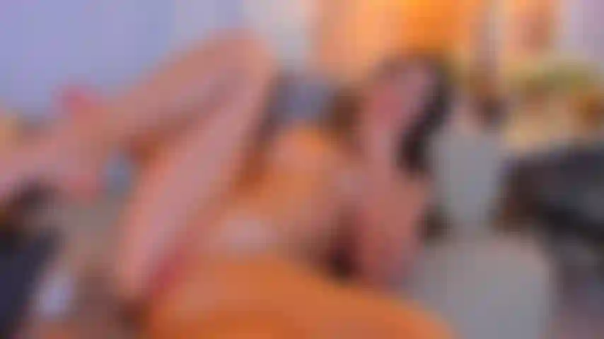 Spür mich, wenn ich geil und verspielt auf meinem sofa bin.