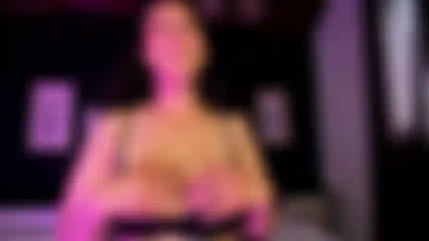 Hüpfen sie mit ihren titten.