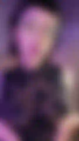 Mit haarigen achseln.