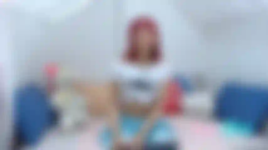 Lecke intensiv mein lieblingsspielzeug und habe dann einen tiefen analfick mit ihm.