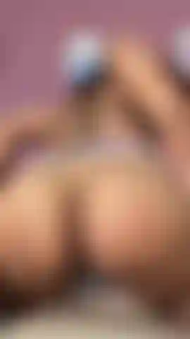 LET ME  SPREAD  AND   BOUNCE MY ASS  FOR  U