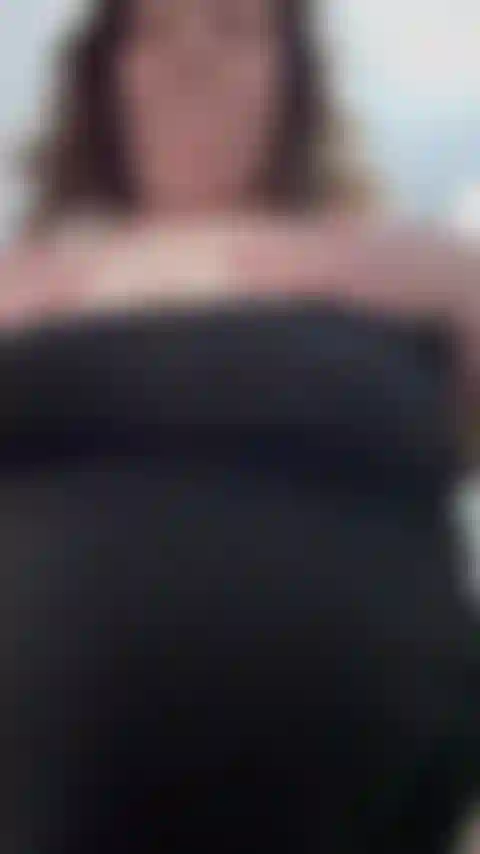 Titten hüpfen und wackeln.