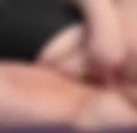 Spiele mit feuchten muschis.