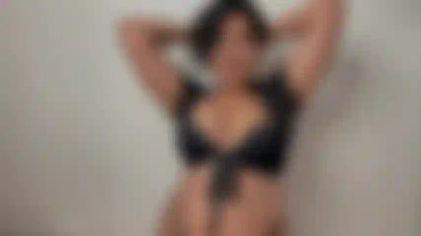 Rote lippenstiftanwendung.