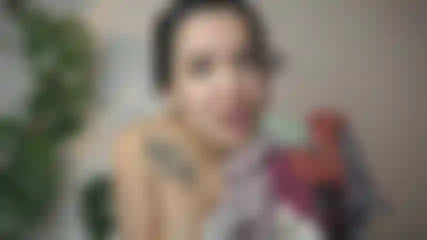 Die höschen anprobiert und einen knackarsch anbetet.