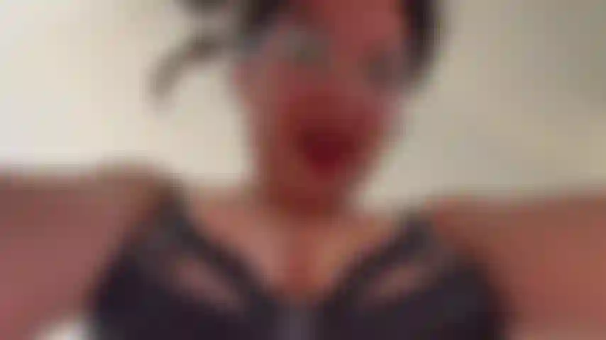 Pov facesitting mit haariger enger muschi.