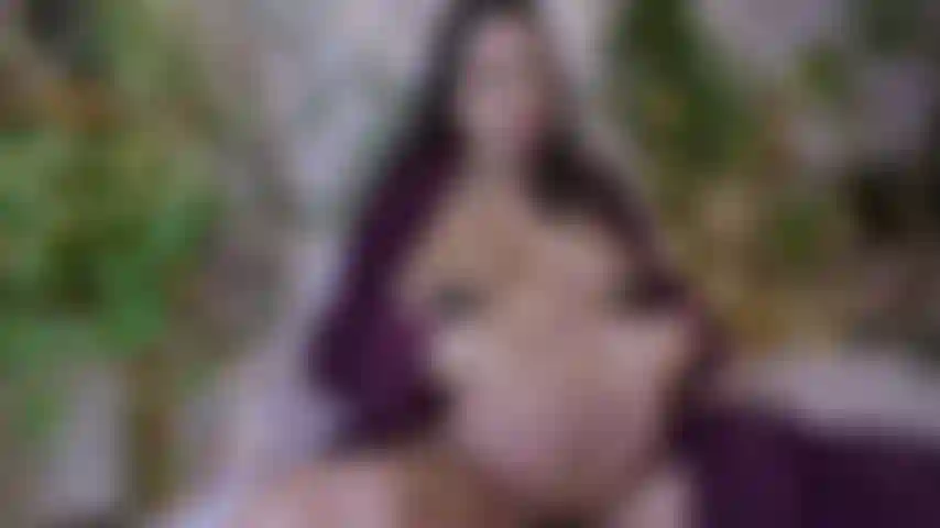 Hochschwanger und rülpsend.