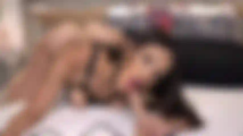 Die auf jede erdenkliche weise mit dir liebe macht.