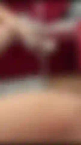 Die dich mit meinen großen natürlichen brüsten verspottet, während du den verstand verlierst …