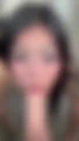 Ein guter schwanz fickt meine kehle.