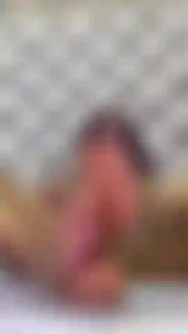 Möchtest du deinen schwanz an meinen zarten füßen und deine warme milch darauf spüren?