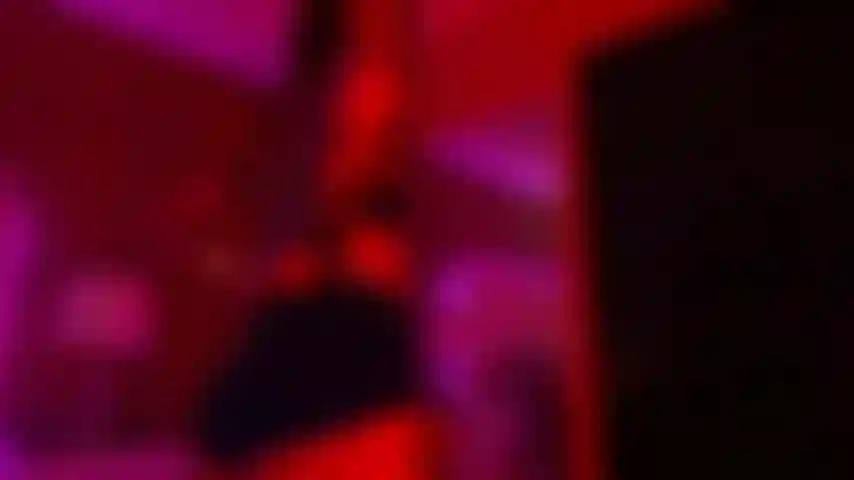 Erfreue dich an einem sinnlichen, heißen und leidenschaftlichen moment. Ich schau dir meinen körper an, stell dir mich neben dir vor und werde warm für mich.