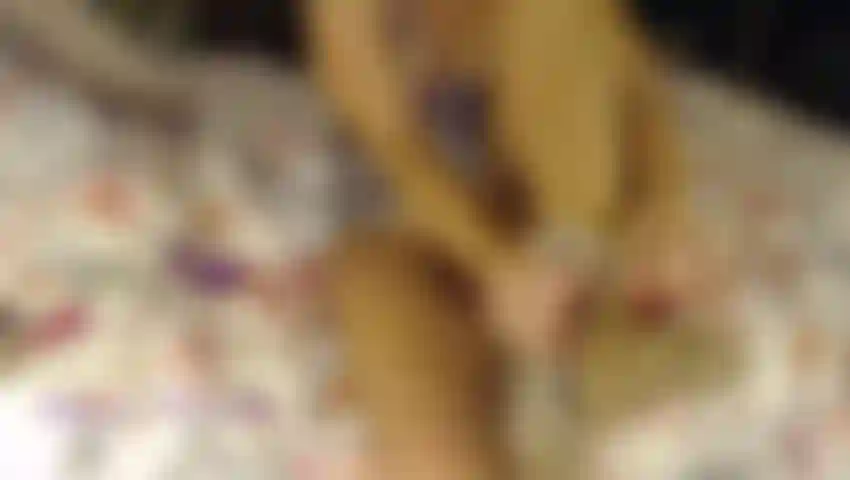 Beobachte oma in ihrer strumpfhose.