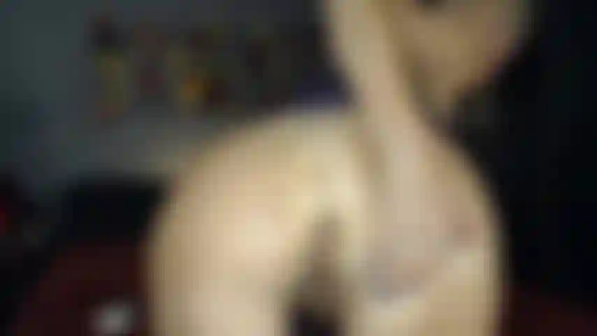 Die göttin oma zeigt ihre löcher.