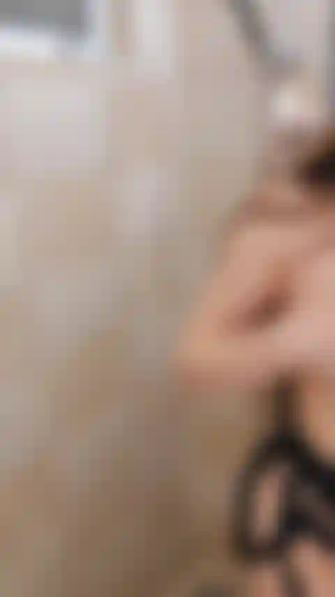 Komm für einen moment mit unter die dusche