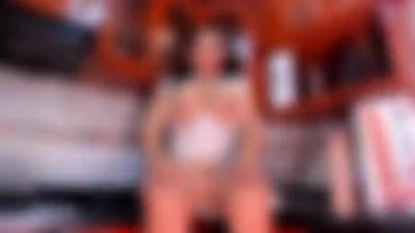 Ein bisschen öl auf meinen titten und deinem schwanz?