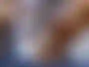 Meine hühneraugen sind wund, reibe meine schmutzigen füße ... Ich brauche dich nur, um dich um meine füße zu kümmern ...