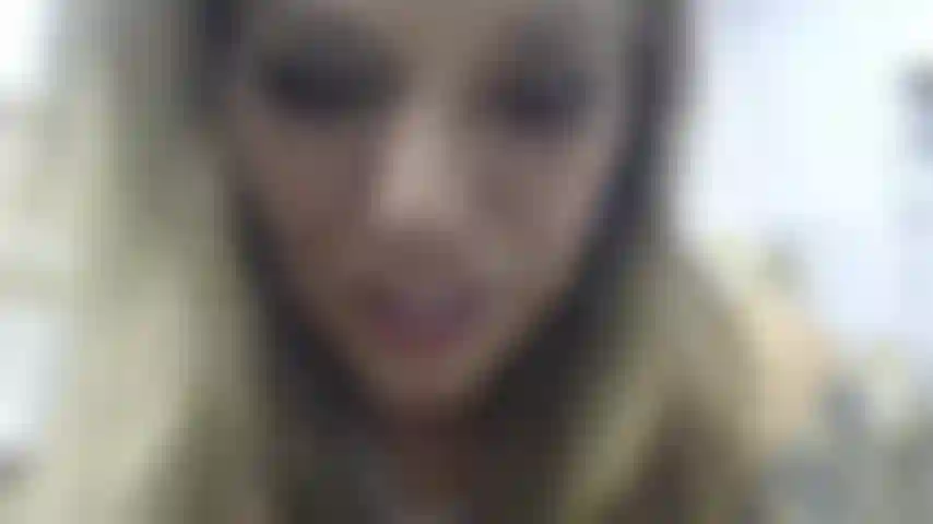 Jerk your dick, let me squat in front of you. Look at my pretty toes and watch as I squirt for you again and again!