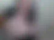 Ich trage meine sexy dessous mit strümpfen und absätzen, ficke meine muschi und wichse mit meinem vibrator, bevor ich dich auf meinen titten und meinem gesicht fertig mache.