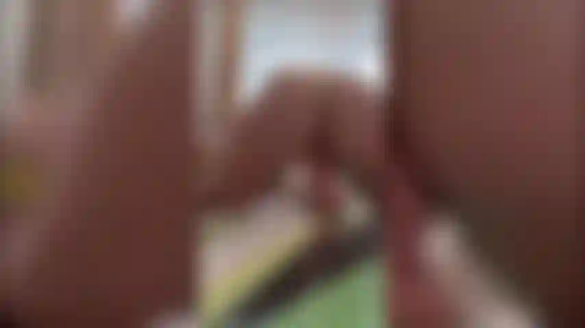 Die auf ihrem großen dildo hüpft.