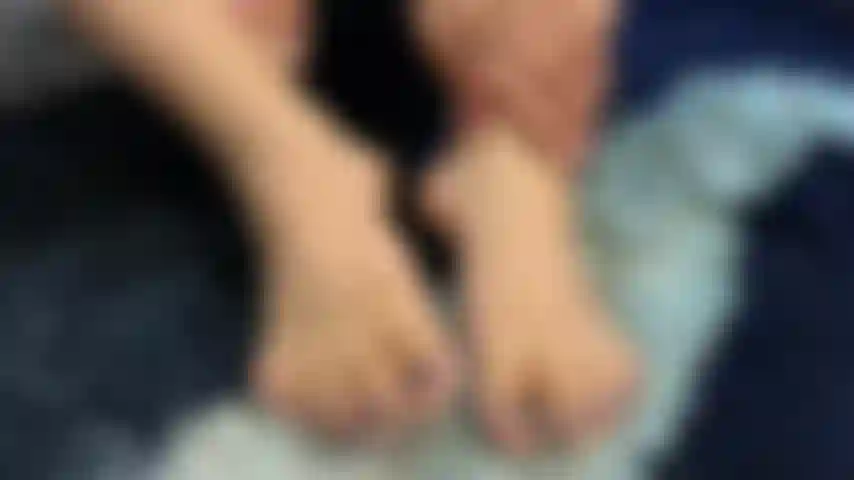 Ich nehme deine milch mit meinen füßen.