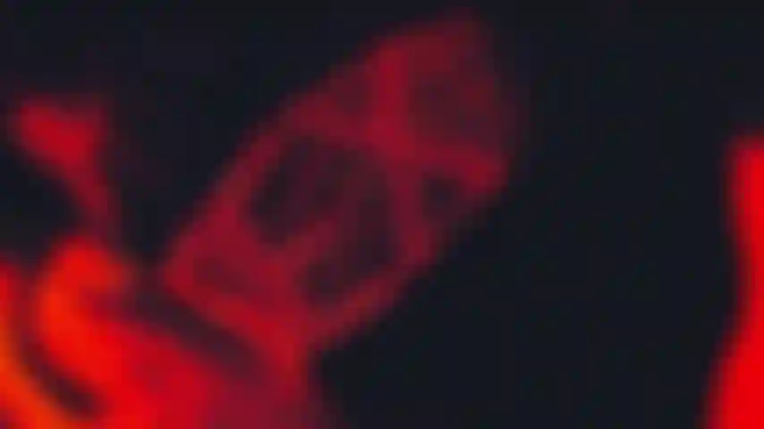 Sinnlich, manipulativ, exotisch und erotisch.