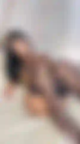 Tschüss, tschüss, zerrissene strümpfe – und schau dir meine füße an.