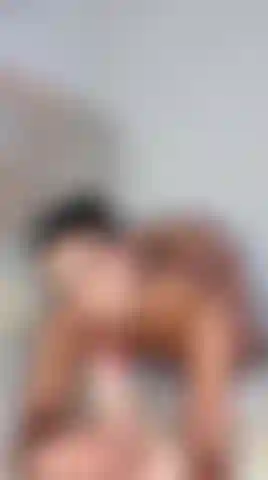 Blasen mit einem großen torso-dildo.