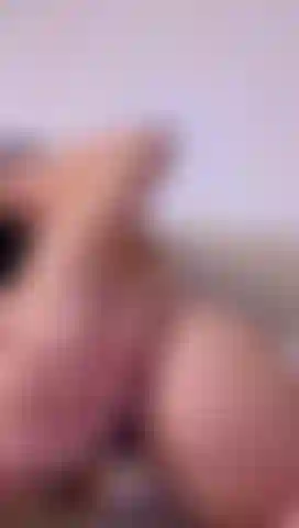 Spiele mit meinem arsch im doggystyle.