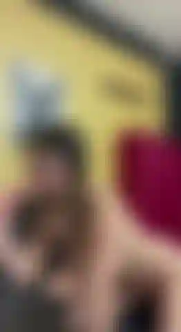 Mit guten saug-, blowjob- und deepthroat-leistungen.