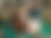 Zwei süße ficken hart auf dem boden, umgeben von farbe! Er spritzt über meine titten und meinen bauch!