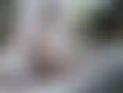 Ein kurzer abschnitt von mir, der ein glasspielzeug auf meiner veranda genießt, umgeben von spiegeln, von denen einer speziell mein gesicht zeigt, während ich mich umdrehe und ihnen beide blickwinkel zeige! Ein kurzer tease für meinen ersten upload.