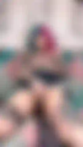 Analsex mit dem tragen eines schamlippenspreizers.