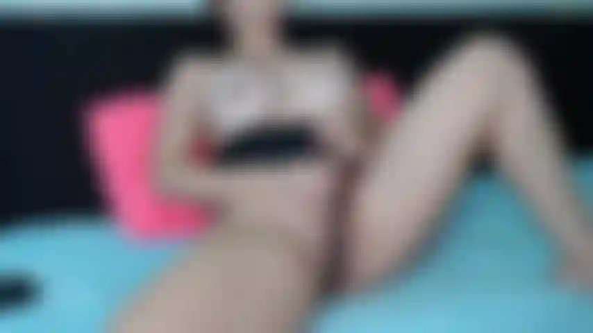 Masturbation + finger in der muschi + feuchte muschi.