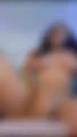 Meine muschi ist so nass und entfesselt deinen köstlichen schwanz.