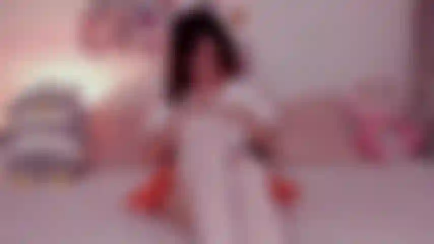 Ich fingere mich selbst, bis ich in einem süßen outfit komme.