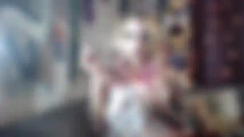 Dir das rauchen ins gesicht bläst, die titten raus.