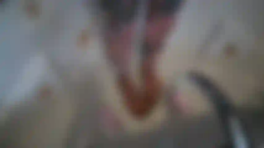 Ein mit rasierschaum gefüllter ballon platzt, teil 2.