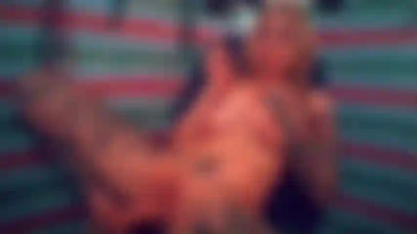 Während ich tief gefickt werde.