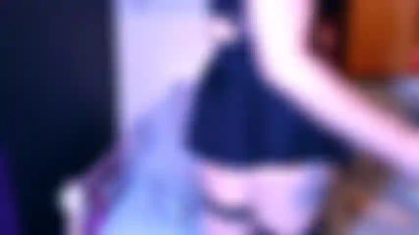 Wie sieht mein hintern in diesem rock aus?