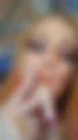 Eine raucherin und eine fickmaschine aus nächster nähe.