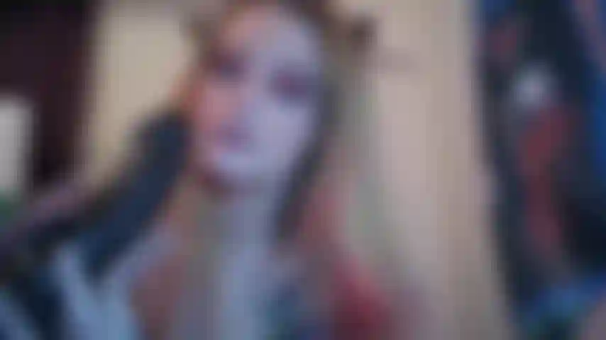 Kurzer bbc-blowjob auf spielzeug.