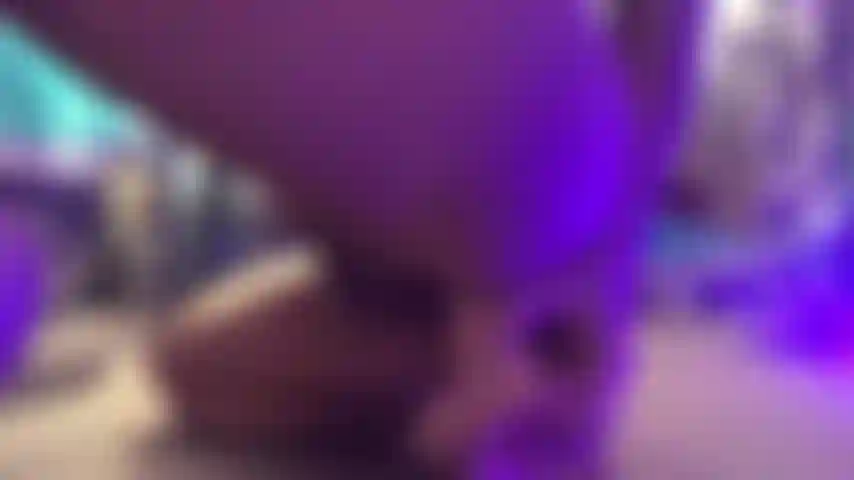 Nehme all diese schwanzbälle tief in meinen arsch.