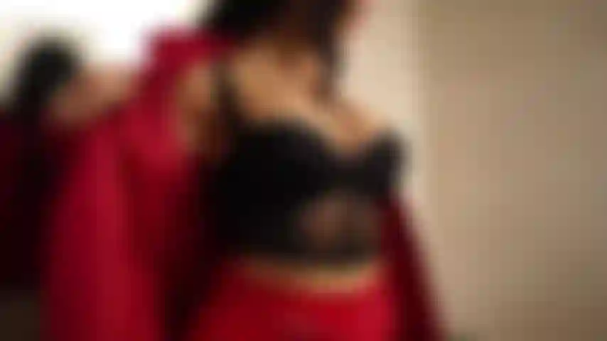 Ich lade sie ein, eine tour durch meinen ganzen körper zu machen.