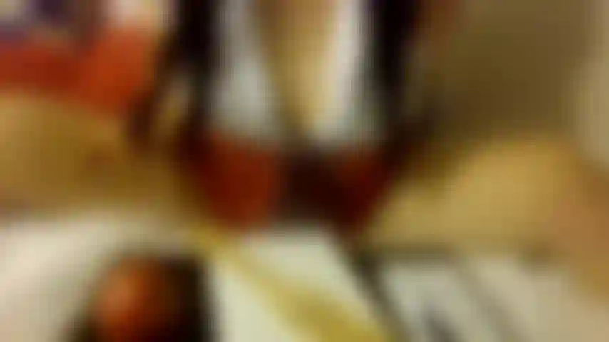 Lehrerin MindySueLove heißt ihre schüler in ihrer frechen klasse willkommen und isst ihren apfel, während sie auf deinem schwanz reitet.