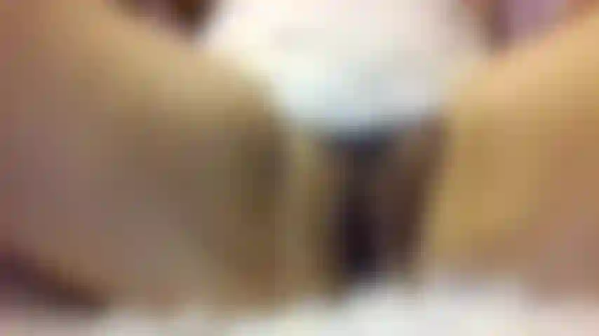 MindySueLove, die ihre nasse, enge, cremige, mit sperma gefüllte muschi ganz aus der nähe fickt.