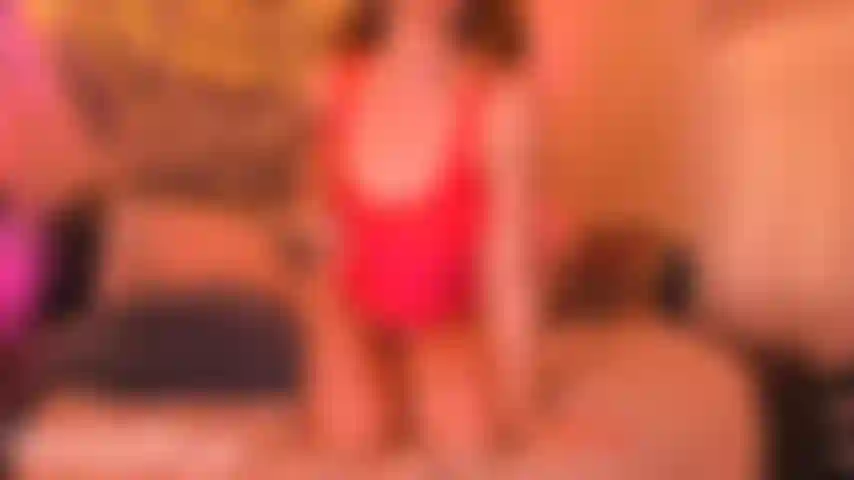 Schüttle meine titten und reibe meine muschi, damit dein riesiger schwanz für mich abspritzt.