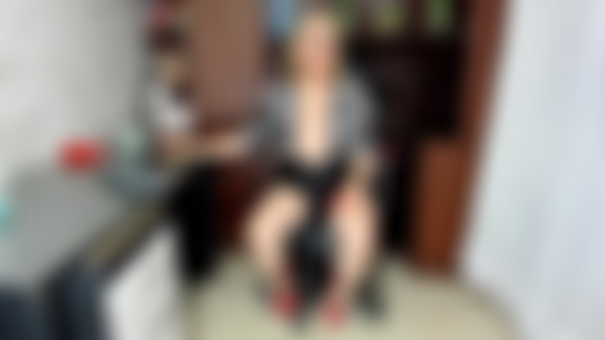 Und masturbiere im büro meines chefs.