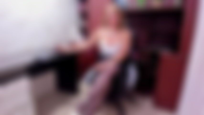 Masturbiere im büro mit deinem schwarzen schwanz.