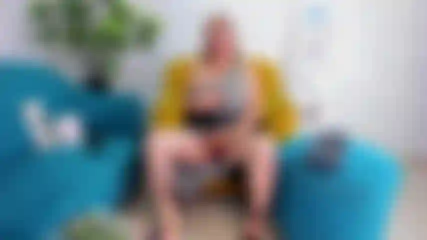Spiele auf meiner couch mit meinen spielsachen.